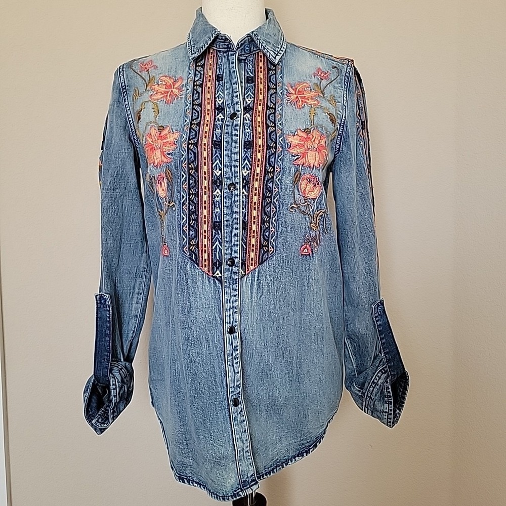 Driftwood Sandy Shirt Size XS Denim Embroidered Western Snap Buttons Boho Floral